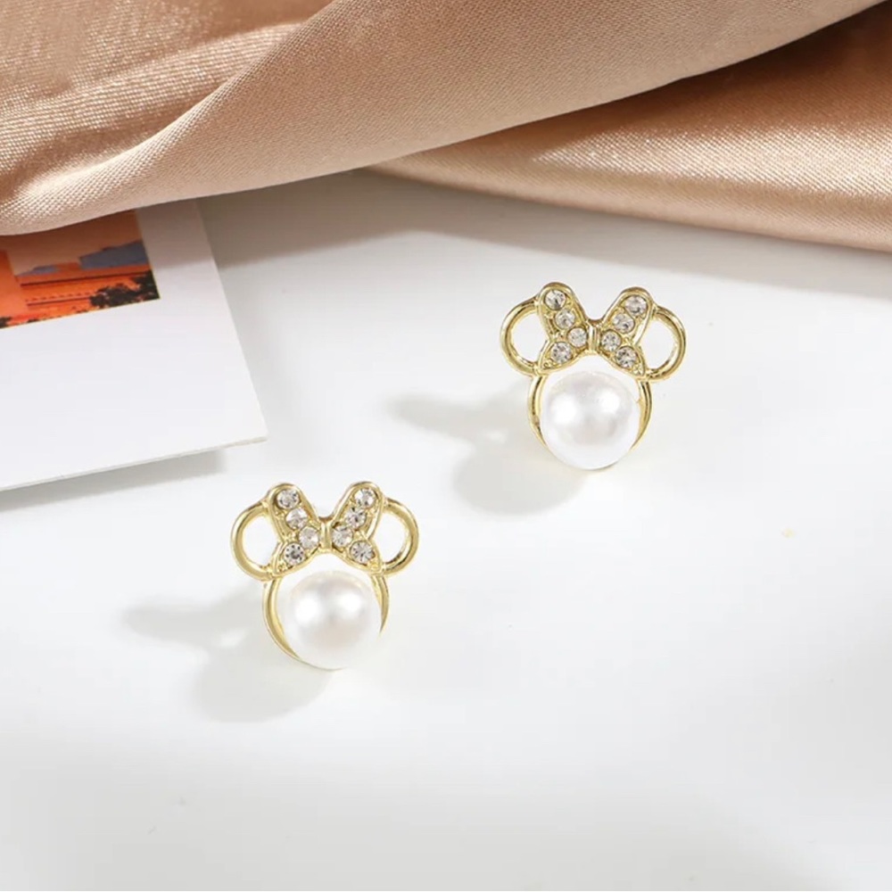 The Classic Minnie Mouse Pearl